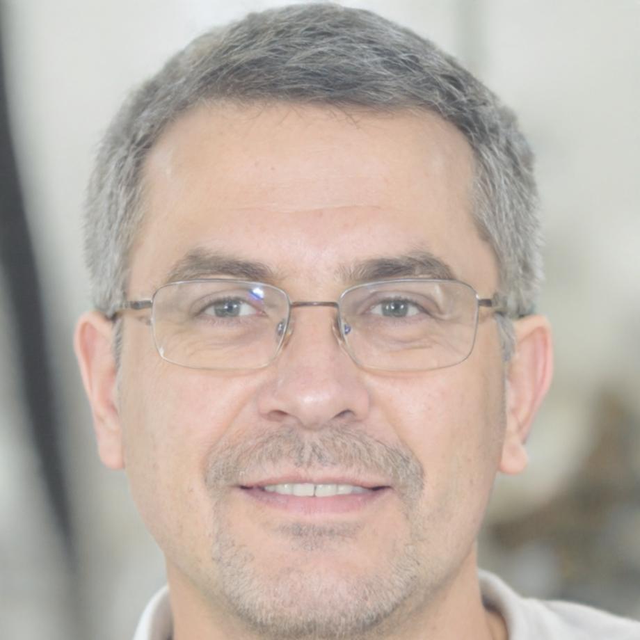 Portrait de Thomas Dubois, spécialiste en analyse financière